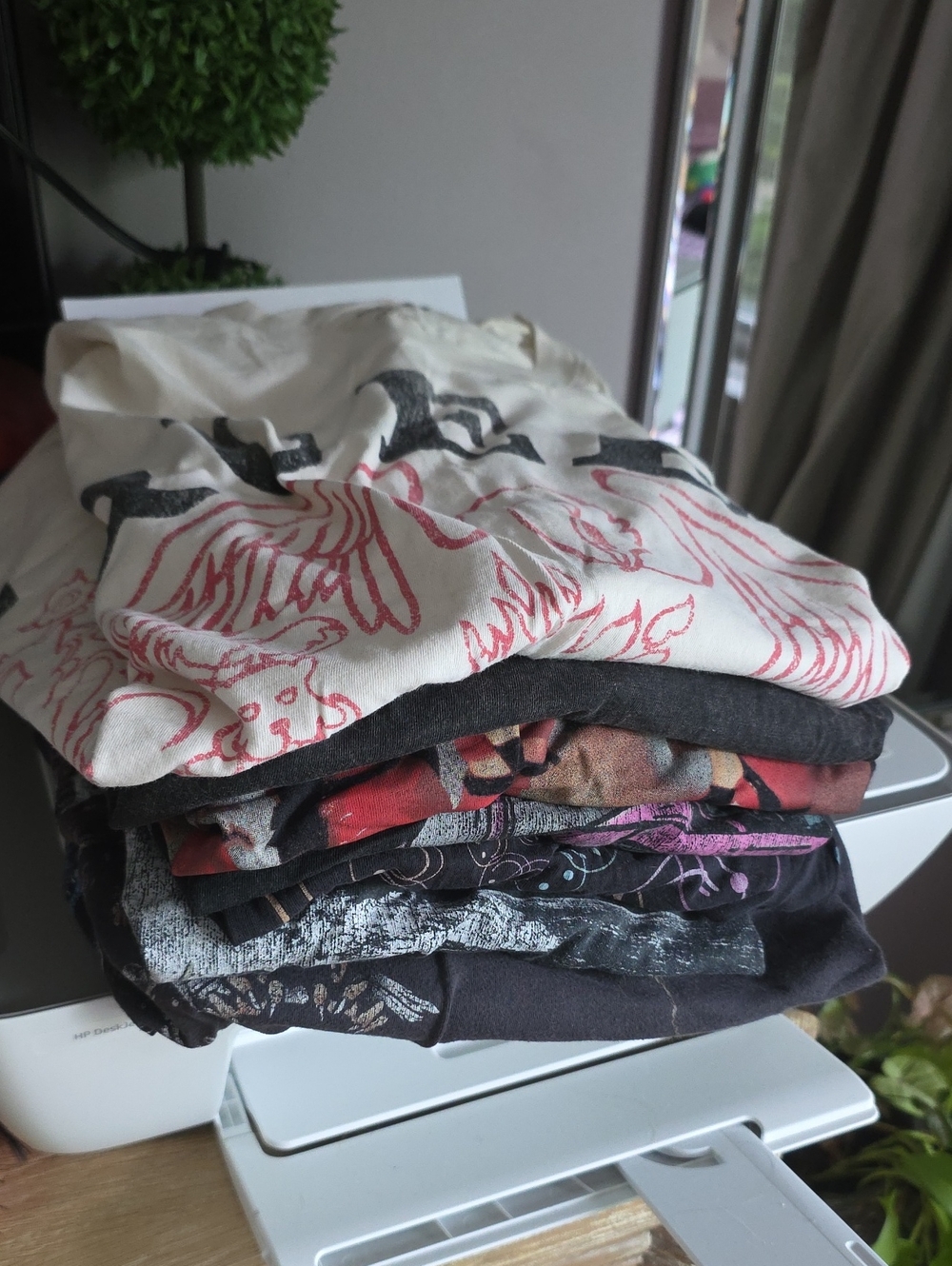 Hollister Cream and Black Graphic Short Sleeve Tee Stack